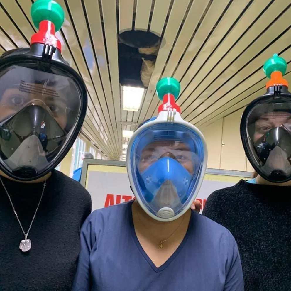Convirtieron máscaras de buceo en protección para el personal de salud
