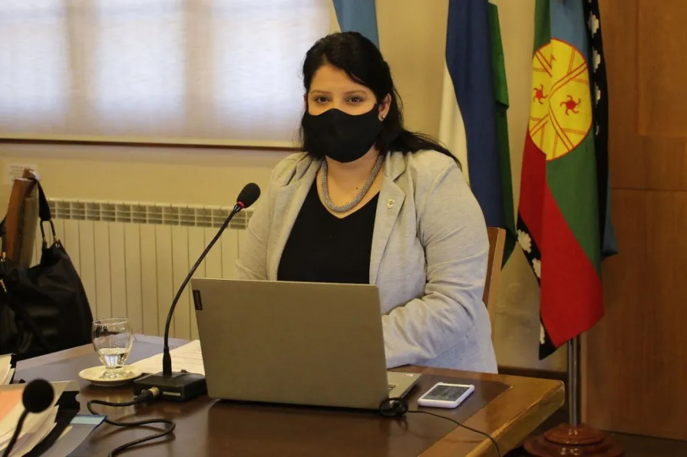 Natalia Almonacid: "La sesión de ayer fue un fracaso y es muy difícil llegar a un acuerdo"