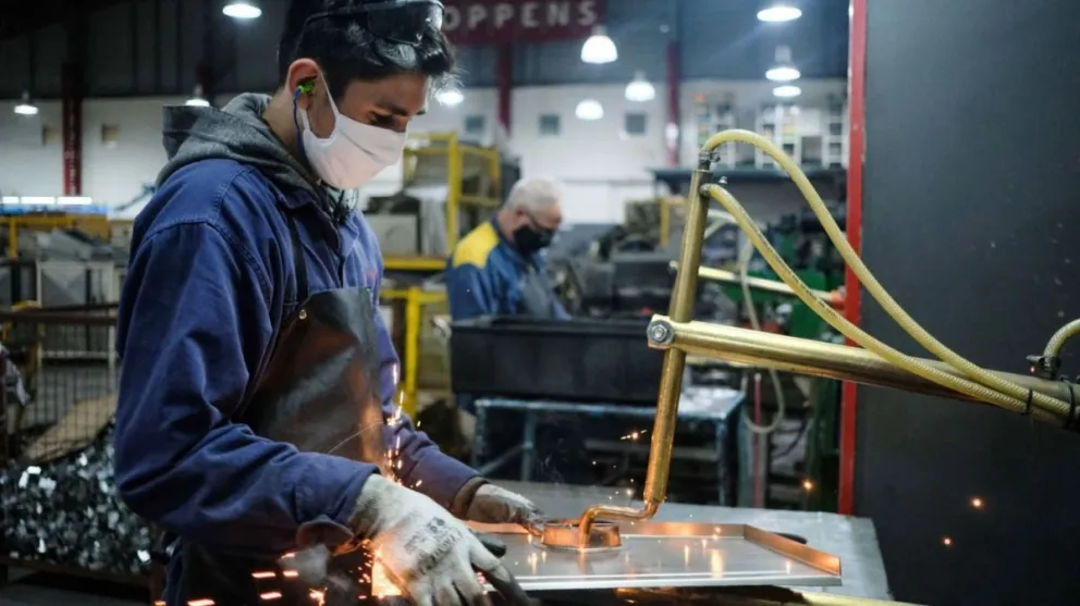 El empleo registrado creció por primera vez desde el inicio de la pandemia