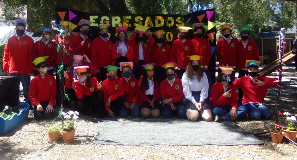 El colegio Jean Piaget realizó el acto de egresados del nivel primario
