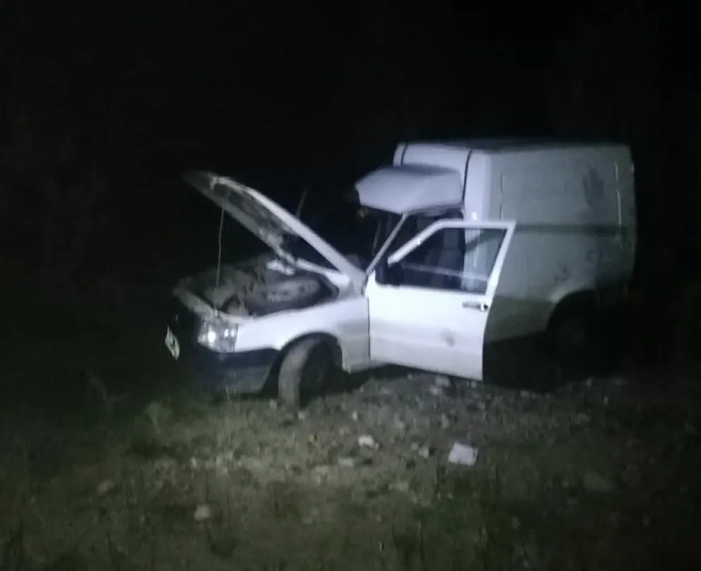 Robaron una camioneta y uno de ellos no llegó muy lejos