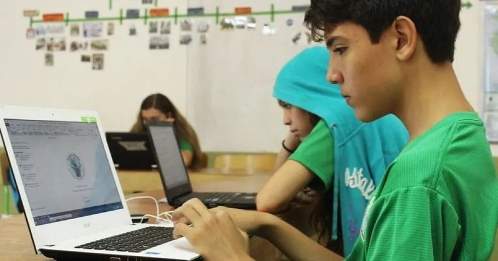 El 60% de los estudiantes pobres de Argentina no tiene computadora en su casa