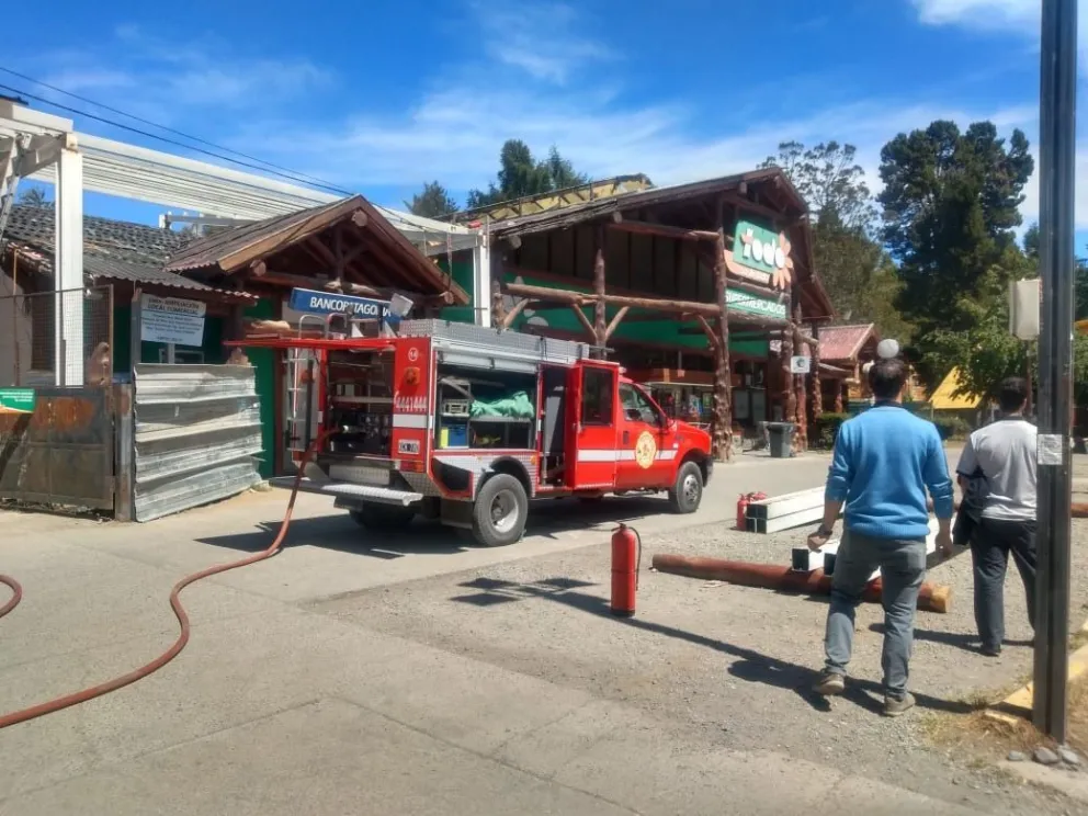 Controlan principio de incendio en un supermercado de los kilómetros