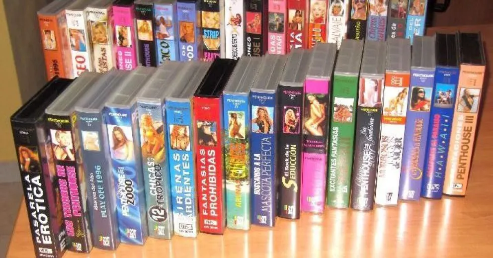 Les hizo juicio a sus padres por tirarle una colección de videos porno y les ganó