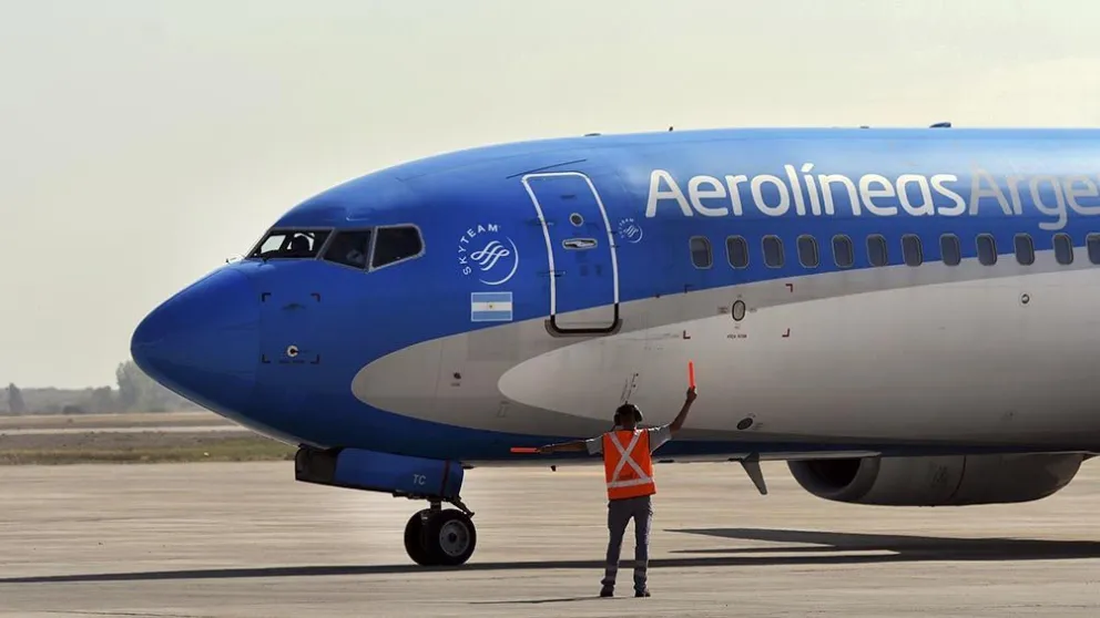 Un vuelo de Aerolíneas Argentinas parte esta tarde a Rusia a buscar las primeras dosis de las vacunas