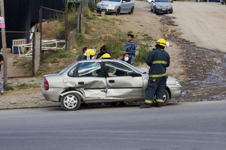Una Persona Herida Tras La Colisión Entre Un Auto Y Una Camioneta Una Persona Herida Tras La Colisión Entre Un Auto Y Una Camioneta