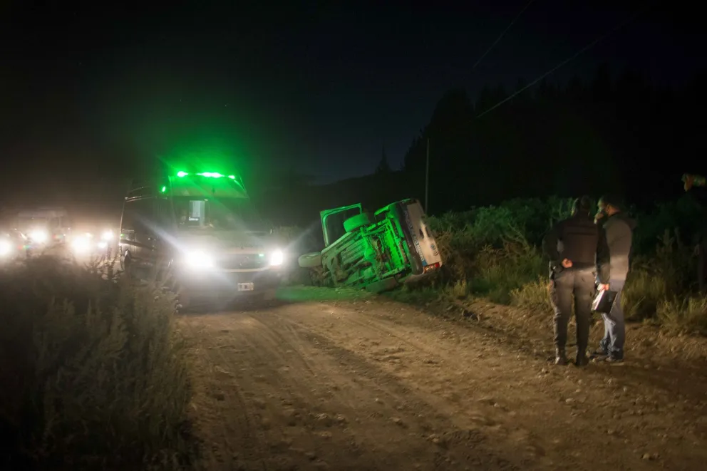 Tres policías volcaron en un patrullero y sufrieron lesiones