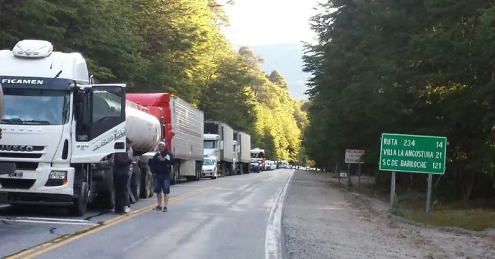Transportistas chilenos deberán presentar PCR negativo para ingresar a la Argentina