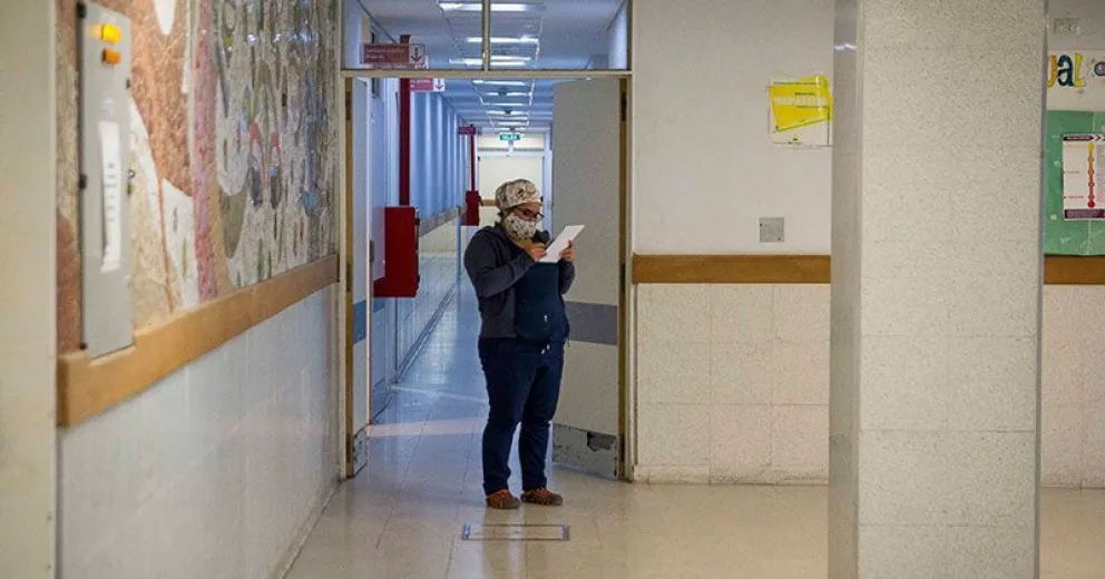 Cuatro decesos y 381 confirmados en el último parte del 2020