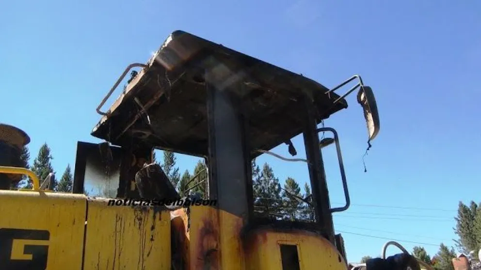 Incendiaron una máquina en el paraje Mallín Ahogado