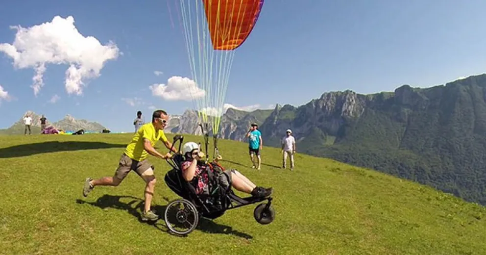 El parapente, una experiencia que pueden disfrutar las personas con discapacidad