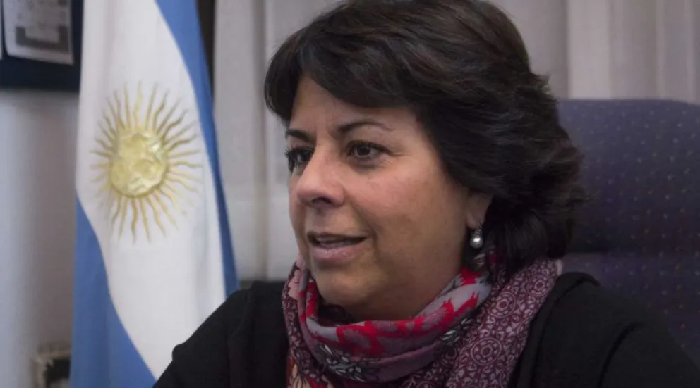 Martha Vélez: "Por el momento no evaluamos posibilidad de pedir PCR a quienes llegan por avión"