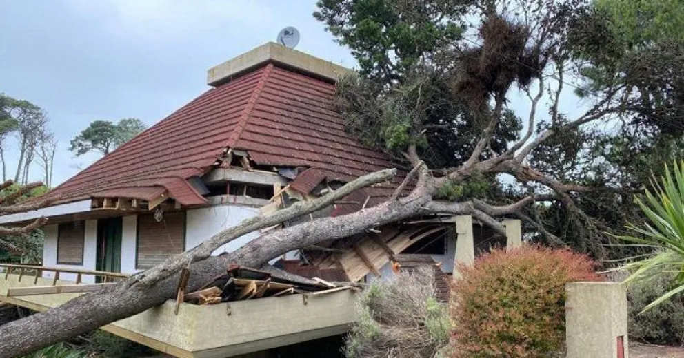 Una cola de tornado pasó por Pinamar y causó destrozos