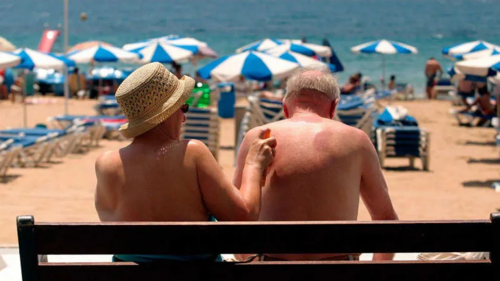 Piden a las personas mayores de 60 años que no viajen al exterior