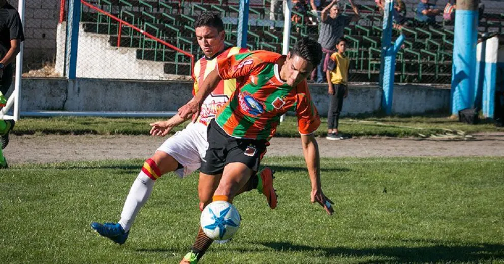 Con formaciones confirmadas, Cruz del Sur recibe a Puerto Moreno