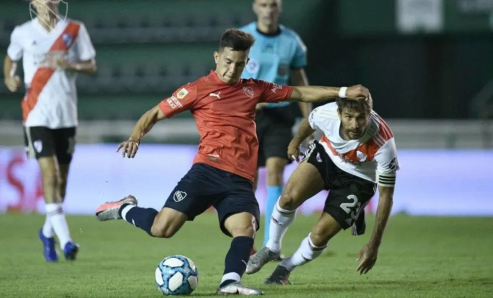 Independiente superó a River con un doblete de Alan Velasco