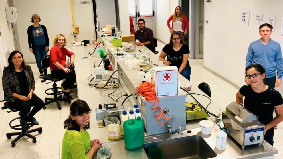 Científicos trabajan con bacterias para convertir residuos en aceite