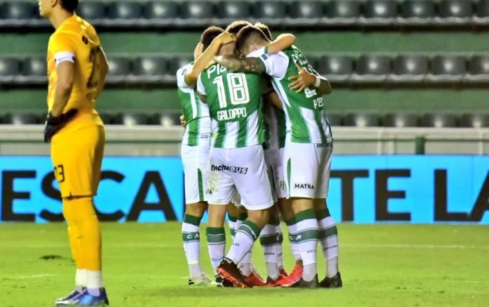 Banfield goleó a San Lorenzo y jugará la final ante Boca