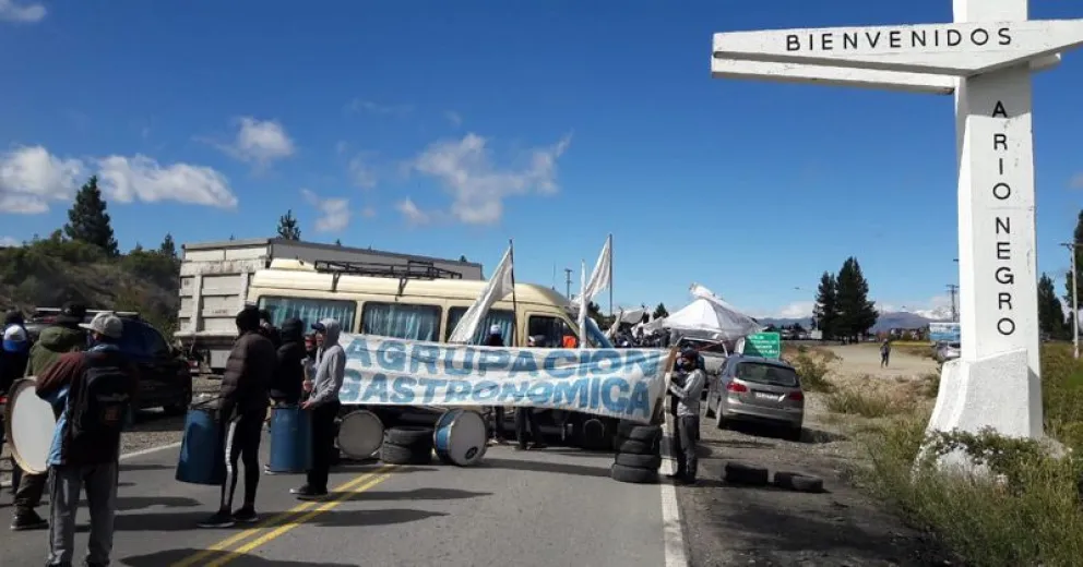 UTHGRA cortó la ruta 40 en el acceso a Dina Huapi