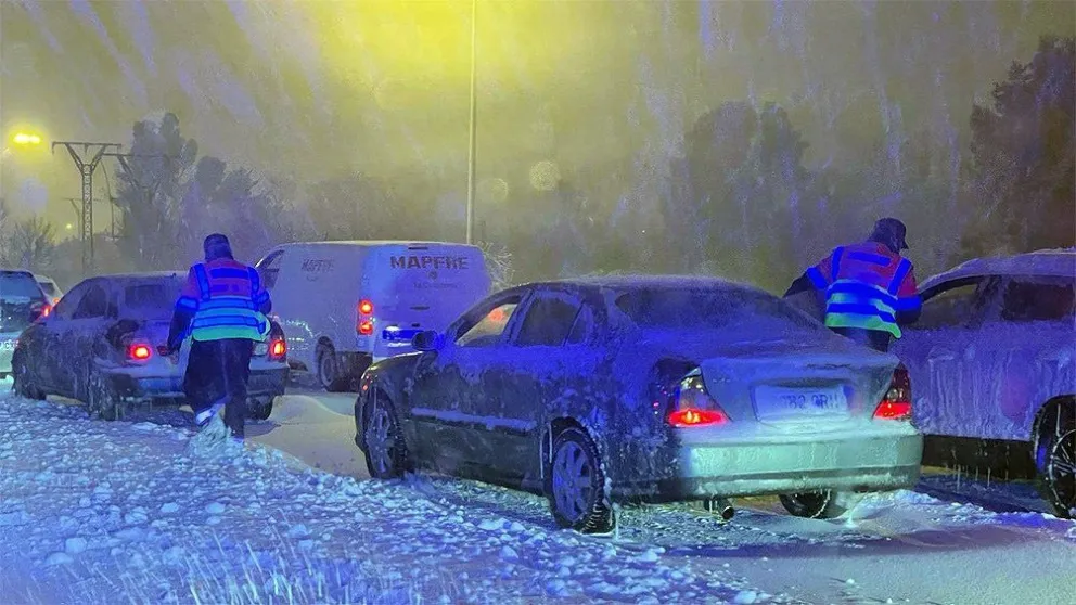 Tras la histórica nevada, el peligro ahora es el hielo