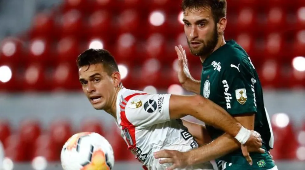 River va por la hazaña en Brasil ante Palmeiras: hora, TV y formaciones