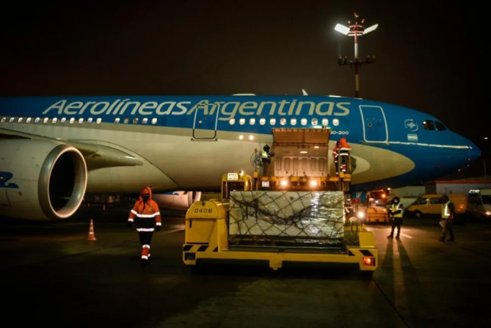 El jueves parte un vuelo para buscar otras 300 mil dosis de la vacuna rusa