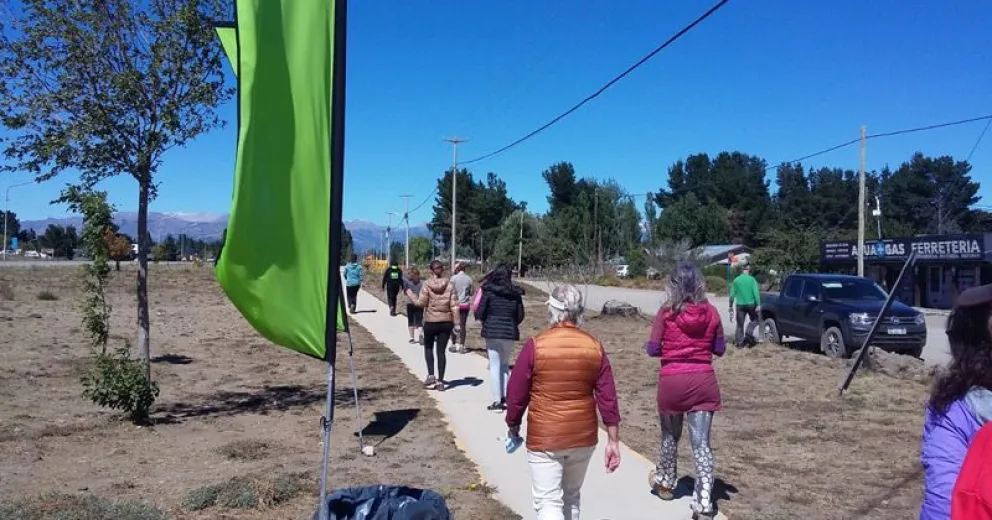 Para fomentar la actividad física, invitan a participar de caminatas de corta distancia