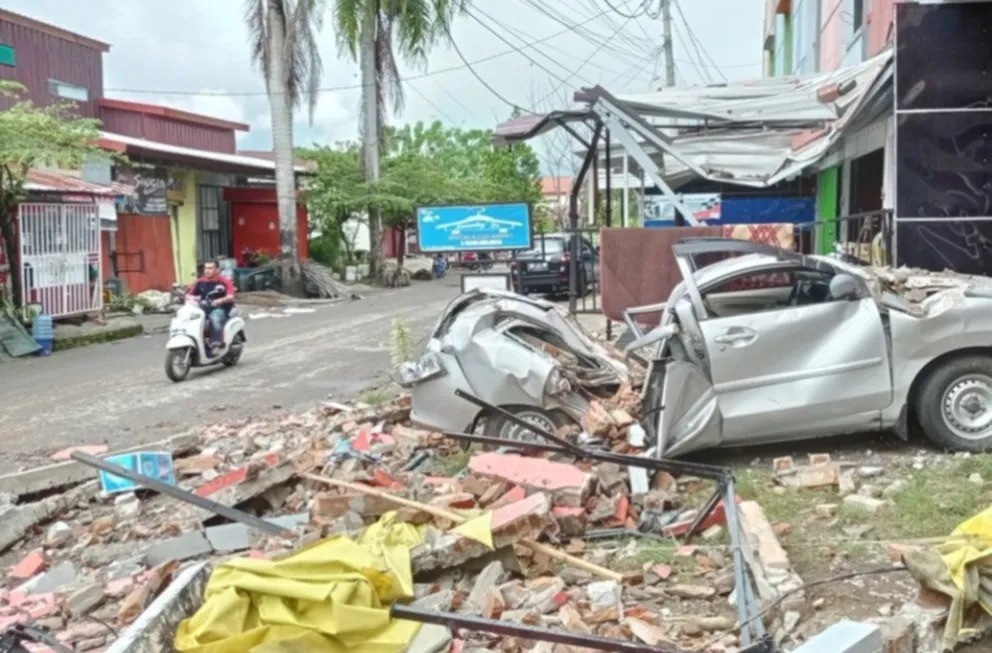 Fuerte terremoto en Indonesia deja 34 muertos y varios heridos