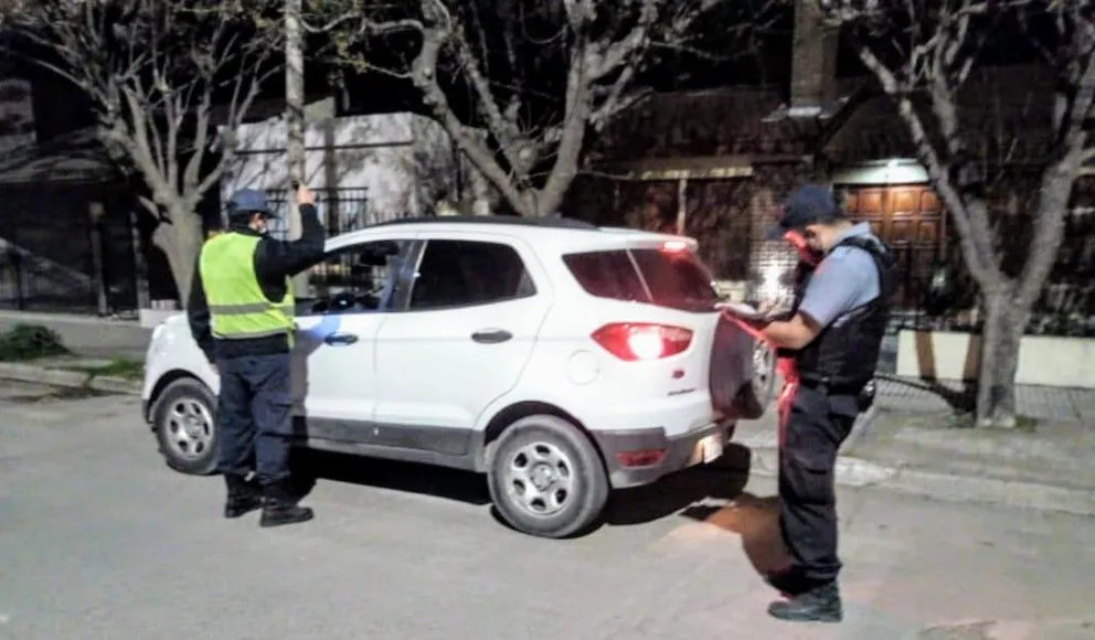 Restricciones de circulación: la Policía realiza controles nocturnos