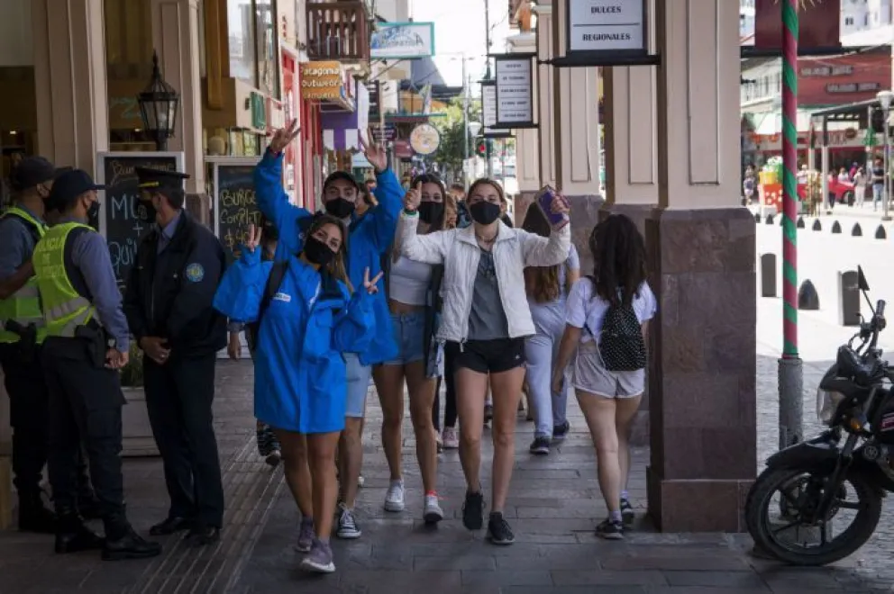 Egresados que estaban en Bariloche dieron positivo de coronavirus