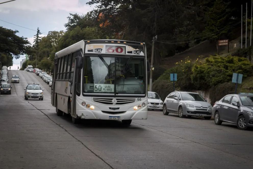 Paro de choferes por tiempo indeterminado deja a Bariloche sin colectivos