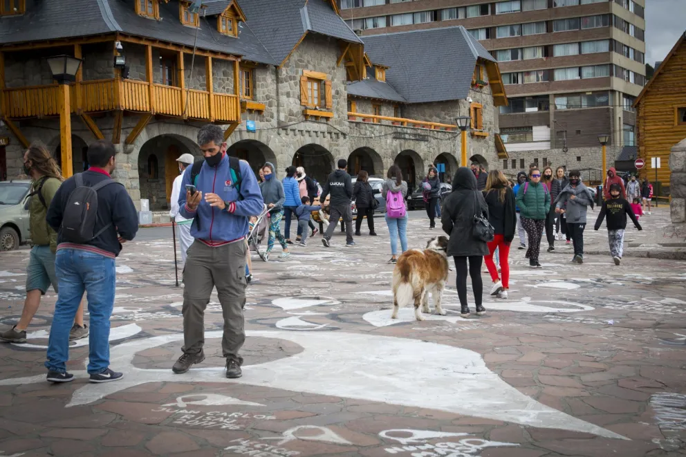 Afirman que en Bariloche hay menos turistas pero que gastan más