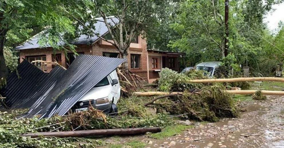 Feroz temporal en Córdoba: ríos desbordados, casas arrancadas y evacuados