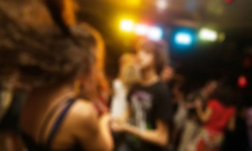 ¿Cómo debe actuar la Policía ante la denuncia de una fiesta clandestina?