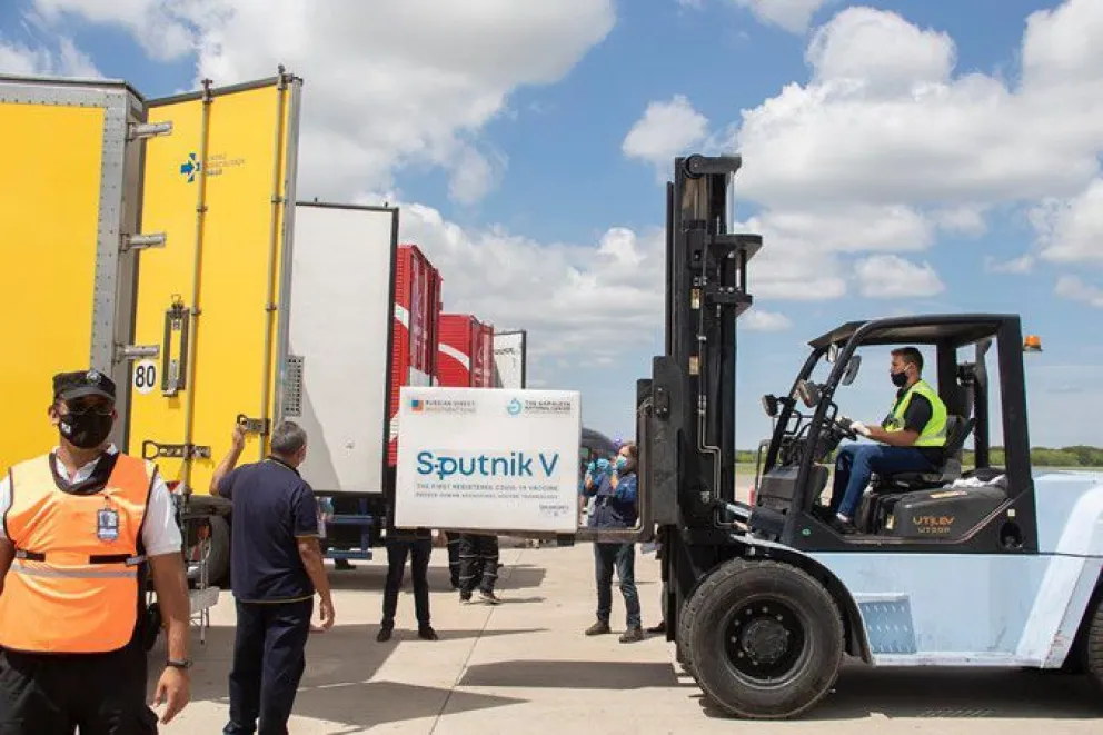 Mañana comenzarán a distribuir las 300 mil nuevas dosis de la vacuna rusa