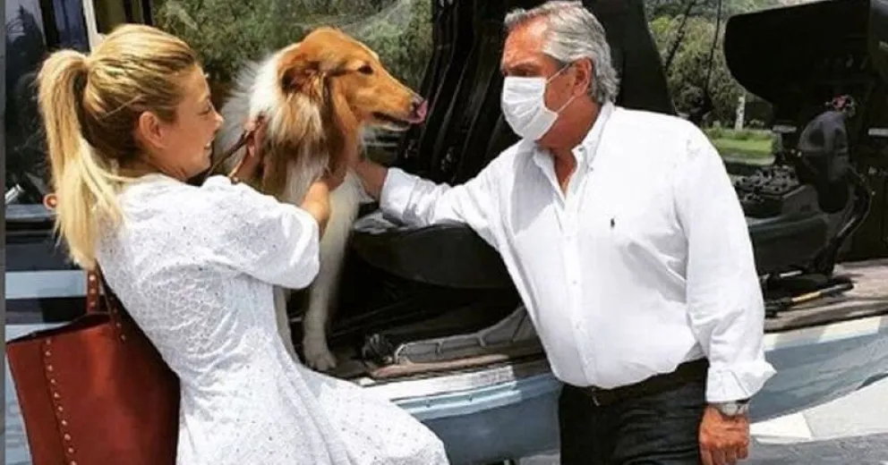 Critican a Alberto Fernández por pasear a su perro en helicóptero