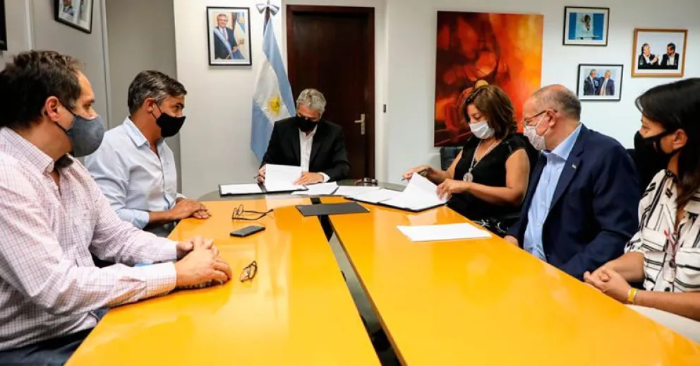 Anuncian la construcción de más de 1300 viviendas en la provincia
