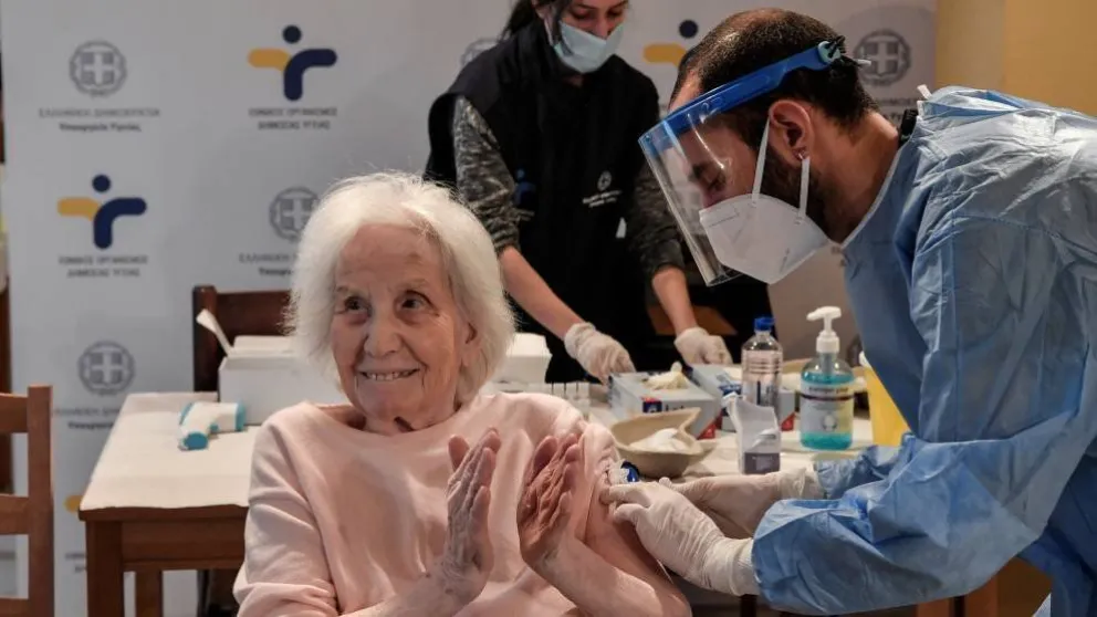 La ANMAT autorizará el uso de la vacuna rusa para mayores de 60 años
