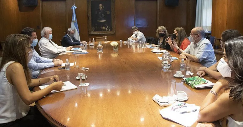 Di Giácomo repasó el plan de vacunación contra el COVID-19 con Ginés González García