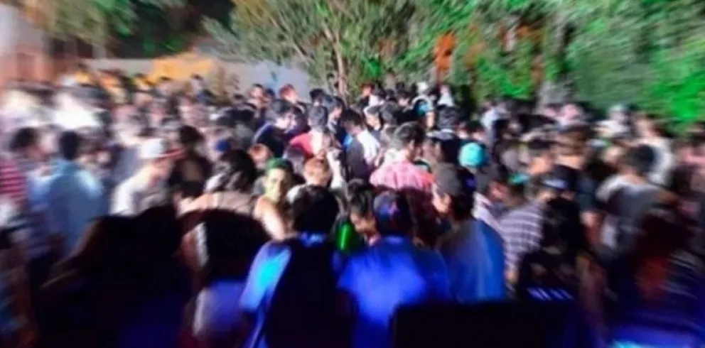 "Jóvenes indolentes y adultos que queman barbijos entorpecen hacer frente al COVID" 