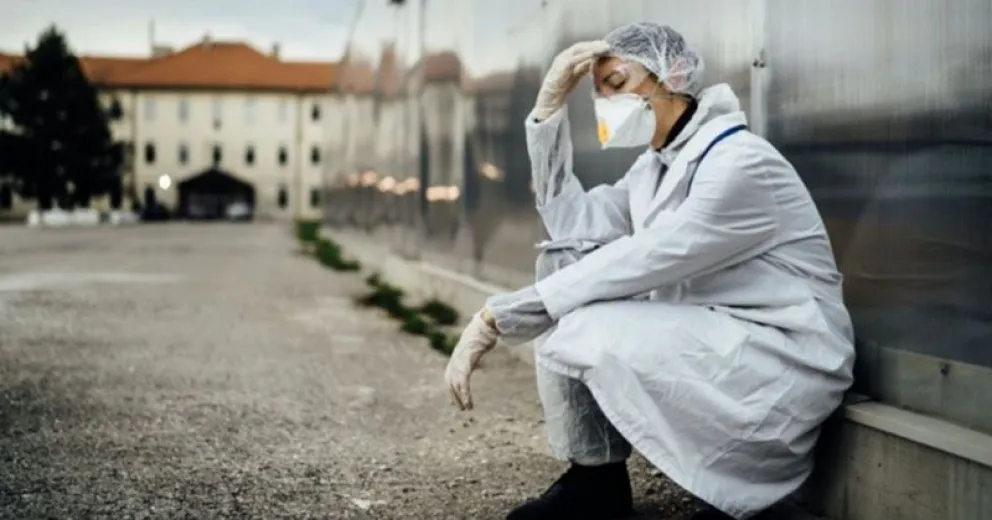 La devastadora crisis de salud mental en el personal sanitario por la pandemia