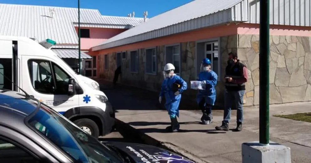 Reducción de personal por contagios y alta ocupación de camas ponen en riesgo la situación sanitaria en Villa la Angostura