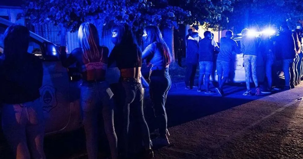 La mayoría de las fiestas clandestinas se realizan en casas de familias