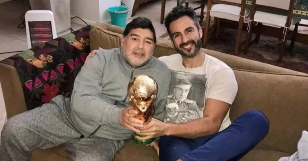 Un peritaje caligráfico confirmó que Luque falsificó la firma de Diego Maradona