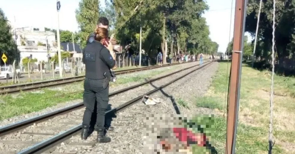 Bestial femicidio: tiró a su esposa a las vías y la atropelló el tren