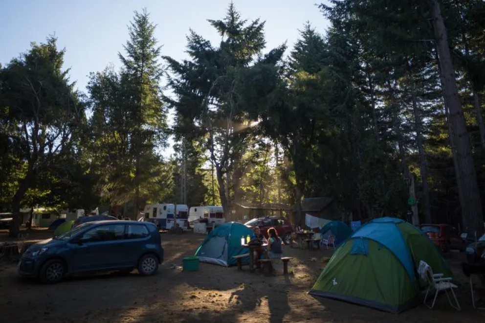 Turistas y locales se meten en "burbujas" y eligen ir de camping