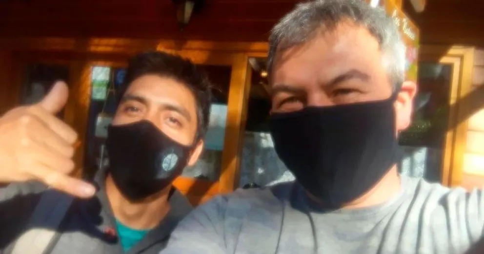 Le salvó las vacaciones: encontró la billetera de un turista y no paró hasta encontrarlo   
