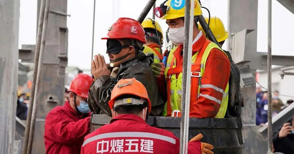 Murieron nueve de los diez mineros atrapados bajo tierra en China