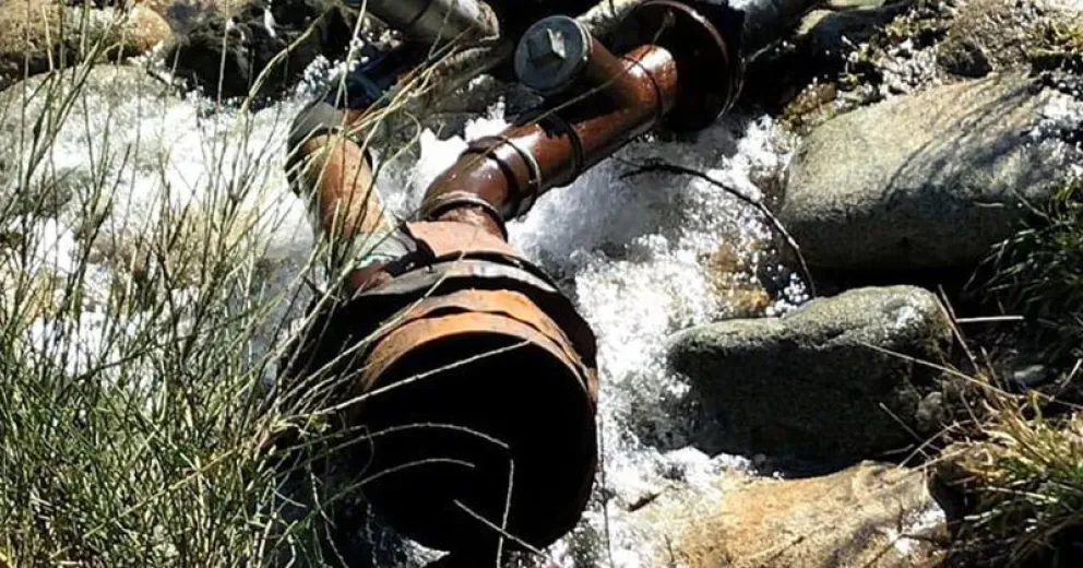 La falta de agua en barrios de Bariloche no tiene solución en el corto plazo