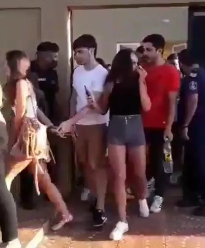 Descubrió que su novia era infiel a través de un video de una fiesta clandestina desbaratada